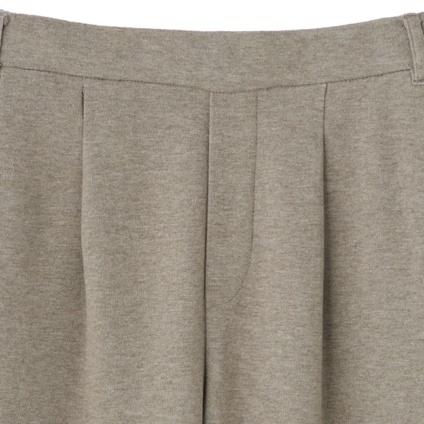 起毛カットソー　ストレートパンツ