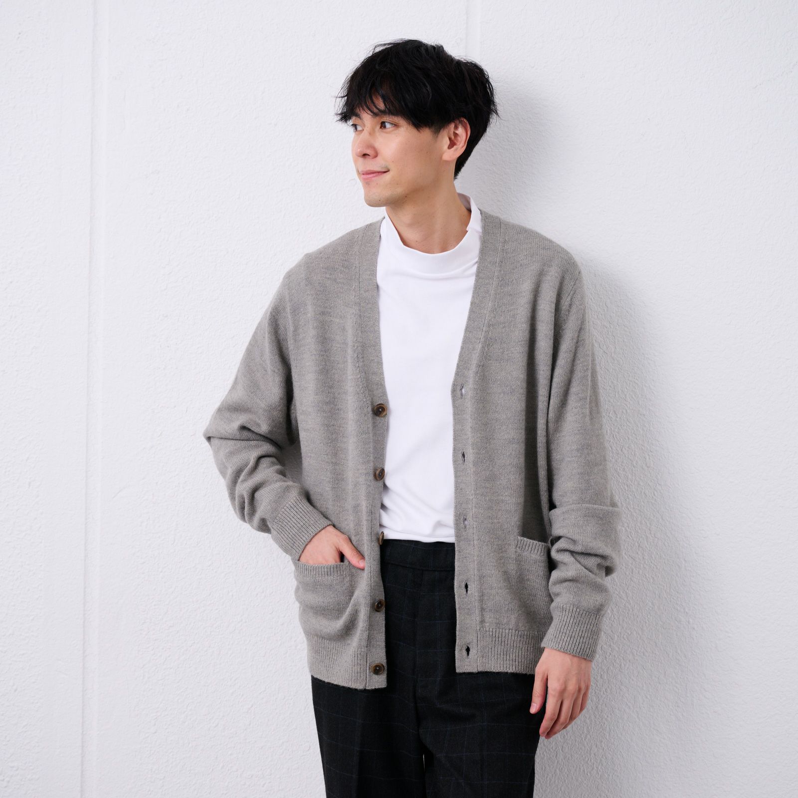 再生アクリル　Ｖネックカーディガン