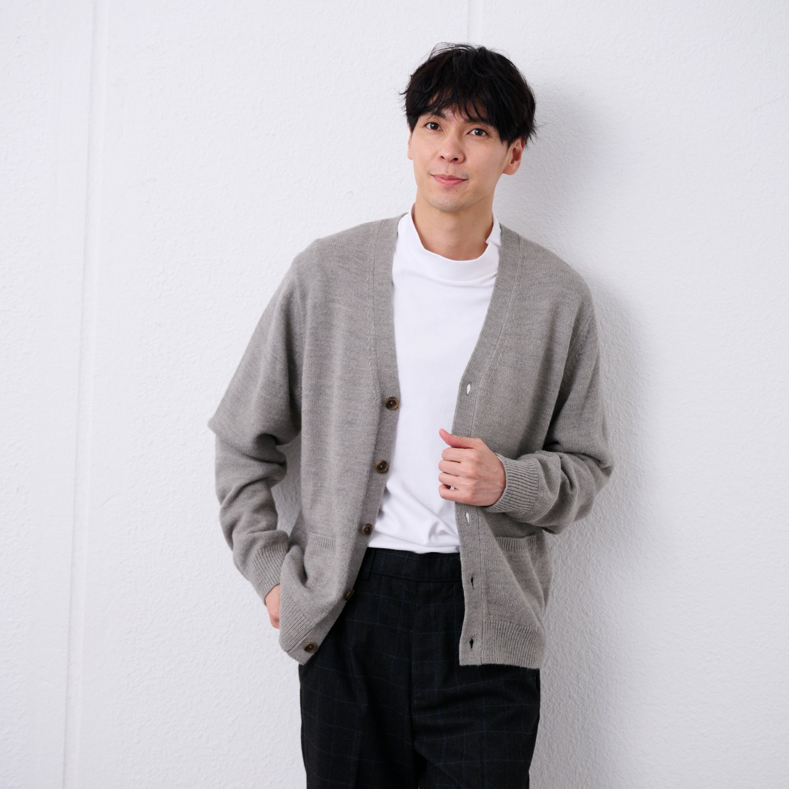 再生アクリル　Ｖネックカーディガン