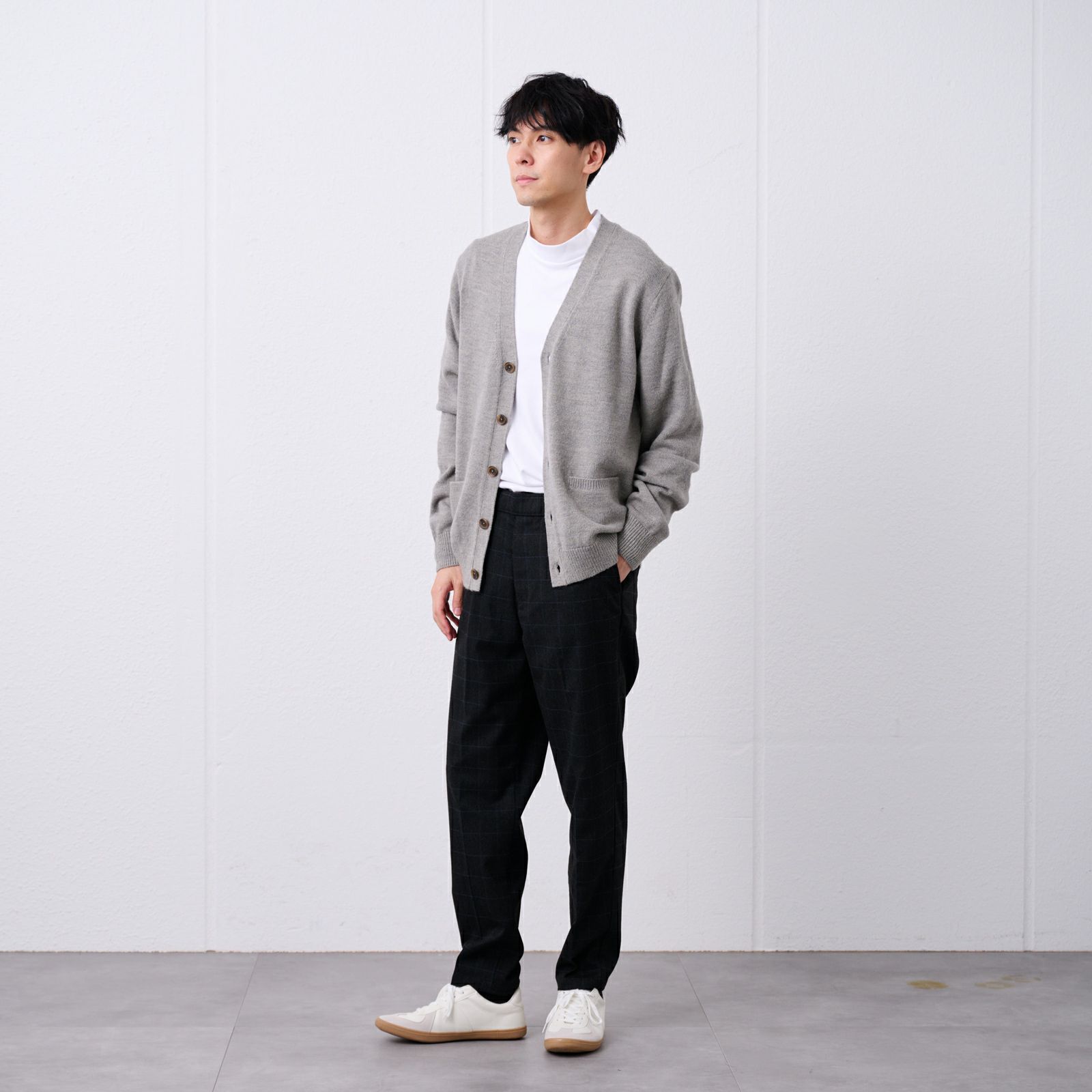 再生アクリル　Ｖネックカーディガン