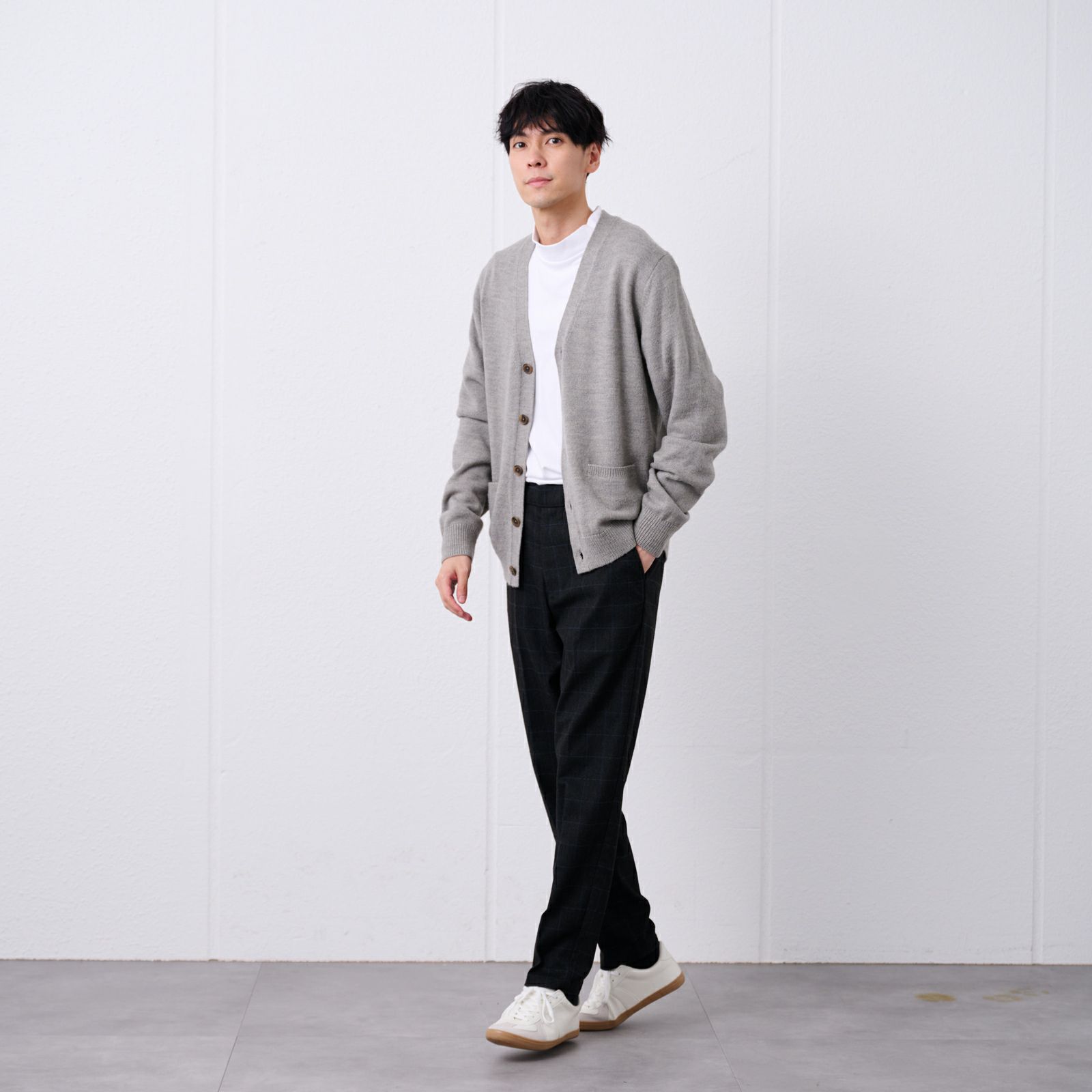 再生アクリル　Ｖネックカーディガン