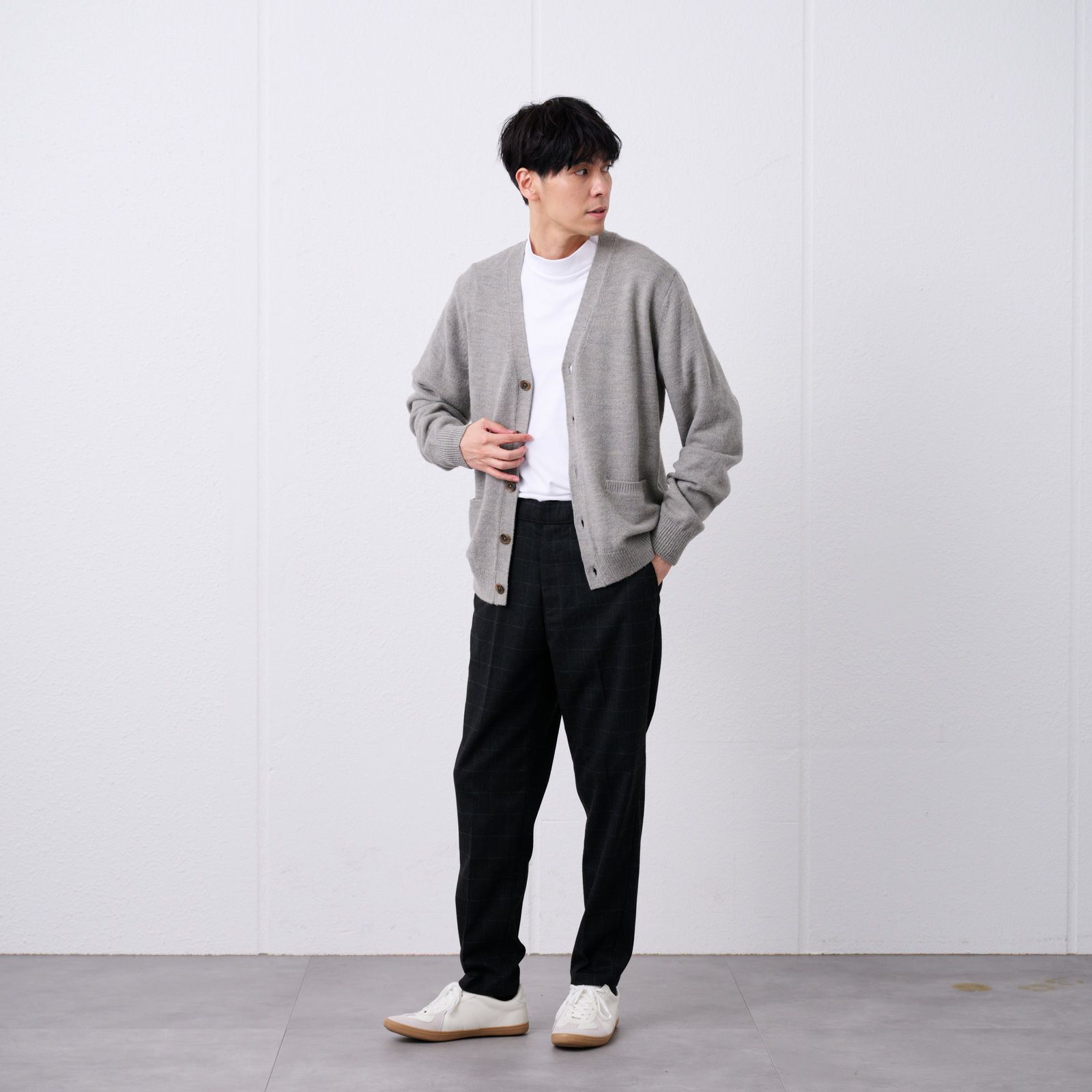 再生アクリル　Ｖネックカーディガン