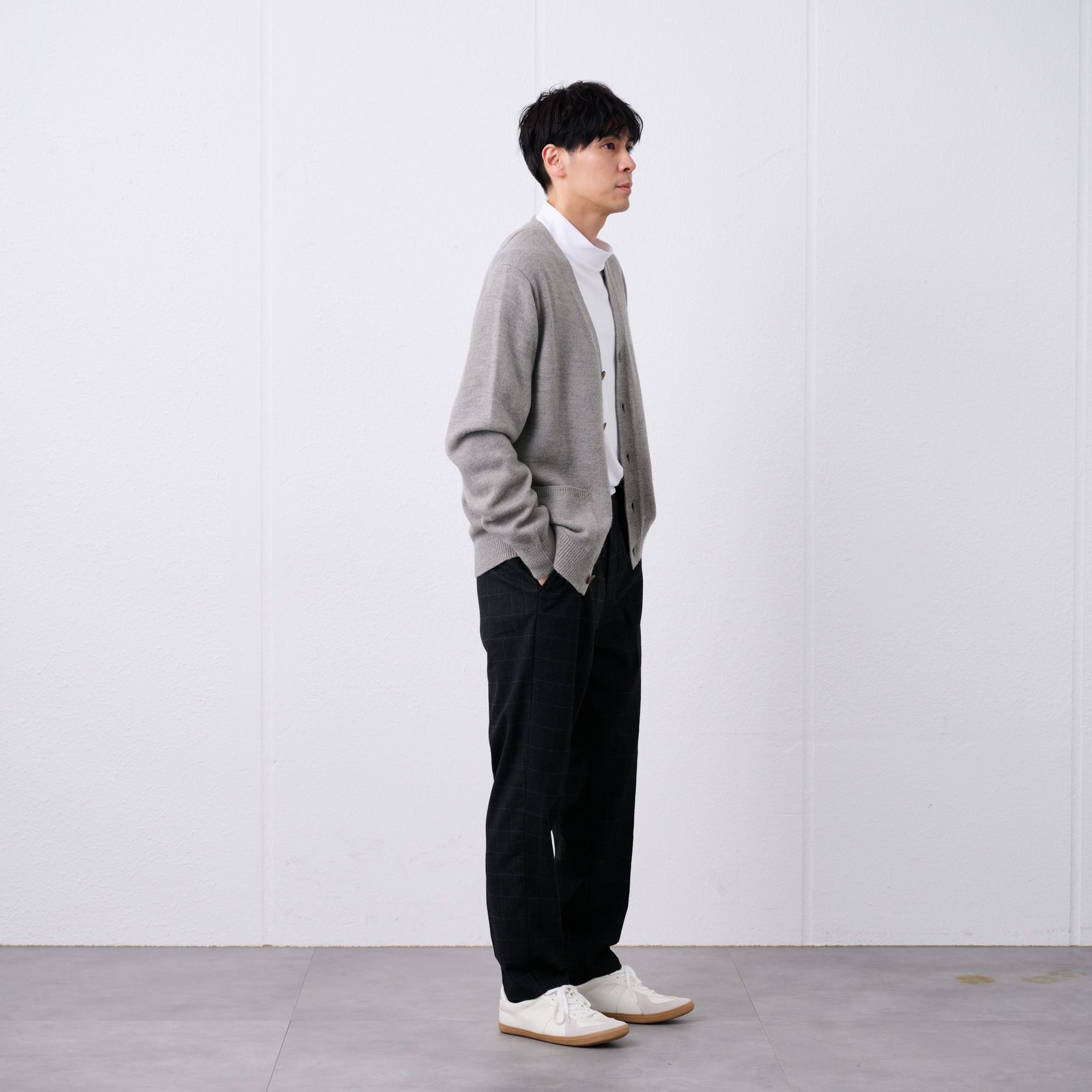 再生アクリル　Ｖネックカーディガン