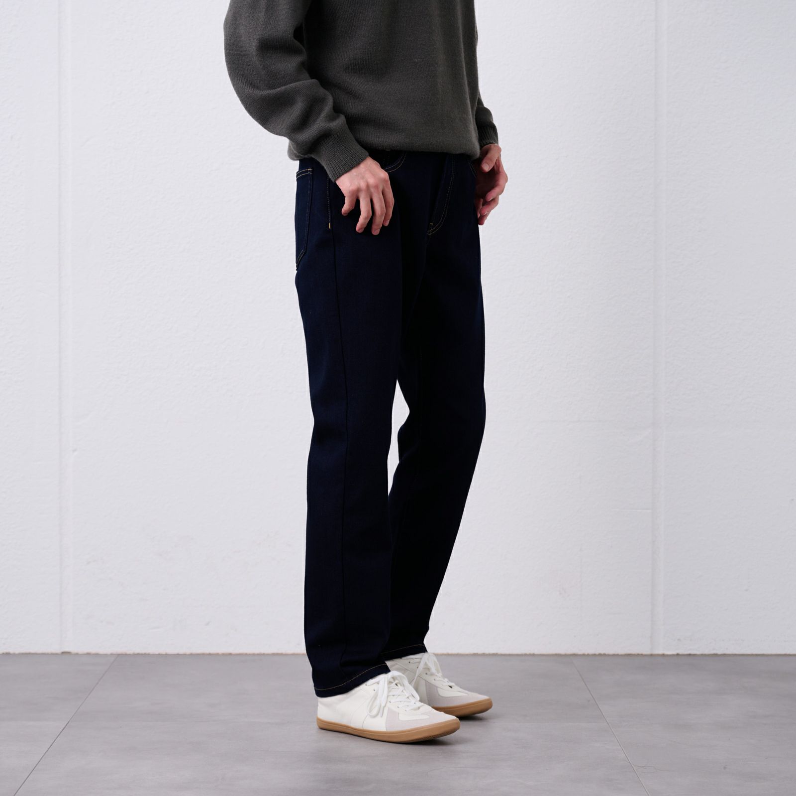 ピースフィットウォーム　レギュラーフィットスーパーストレッチジーンズ